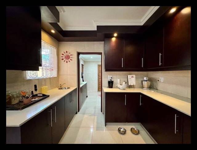 3 BEDROOM TOWNHOUSE FOR SALE IN ASTON MANOR